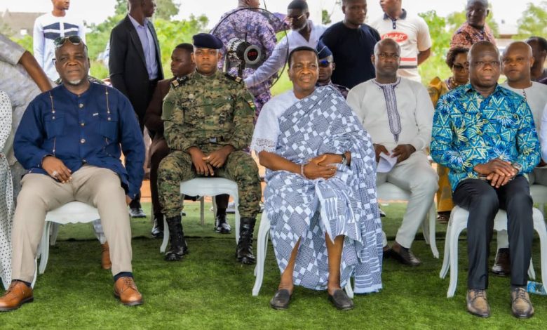 La population de Kovié a célébré lundi la 24e édition de Kovié Dukɔ Kpedazã. C’était en présence de Kodjo Adédzé, Président de l’Assemblée nationale, fils du milieu et d’une importante délégation venue du Ghana conduite par Togbui Adja Oséi VII, chef du canton d’Akoviépé. Cette fête a permis aux natifs de rendre grâce à Dieu pour le développement du Togo en général et celui de leur canton en particulier.