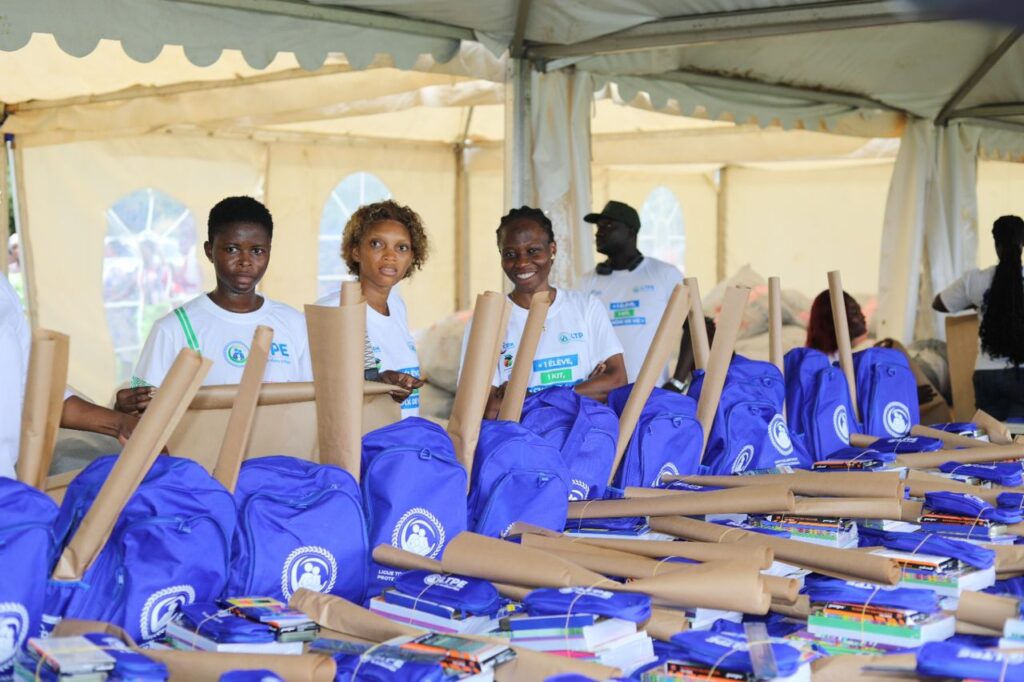 Togo: la LTPE distribue plus de 10 000 kits scolaires offerts aux enfants vulnérables