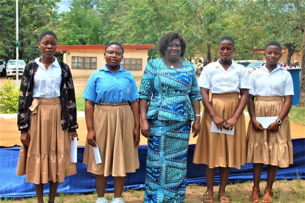 BEPC 2026: 30 meilleures filles primées dans les Plateaux-Ouest